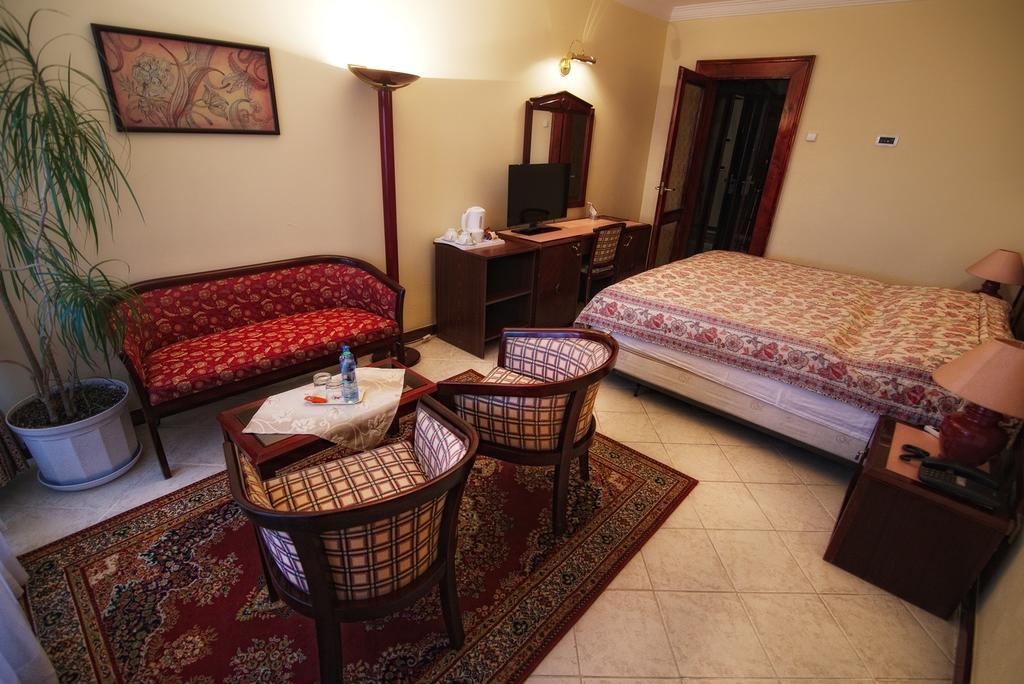 Bellevue Hotel And Resort Bardejov Quarto foto